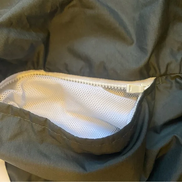 Women’s Nike Zippered Running Jacket / Windbreaker, Size M. - Picture 6 of 7